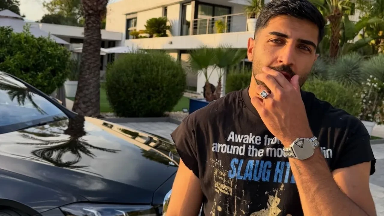 Ebru Yaşar ile düet yapan rapçi Amo988'in Çağlar Ertuğrul'a benzerliği şaşırttı!