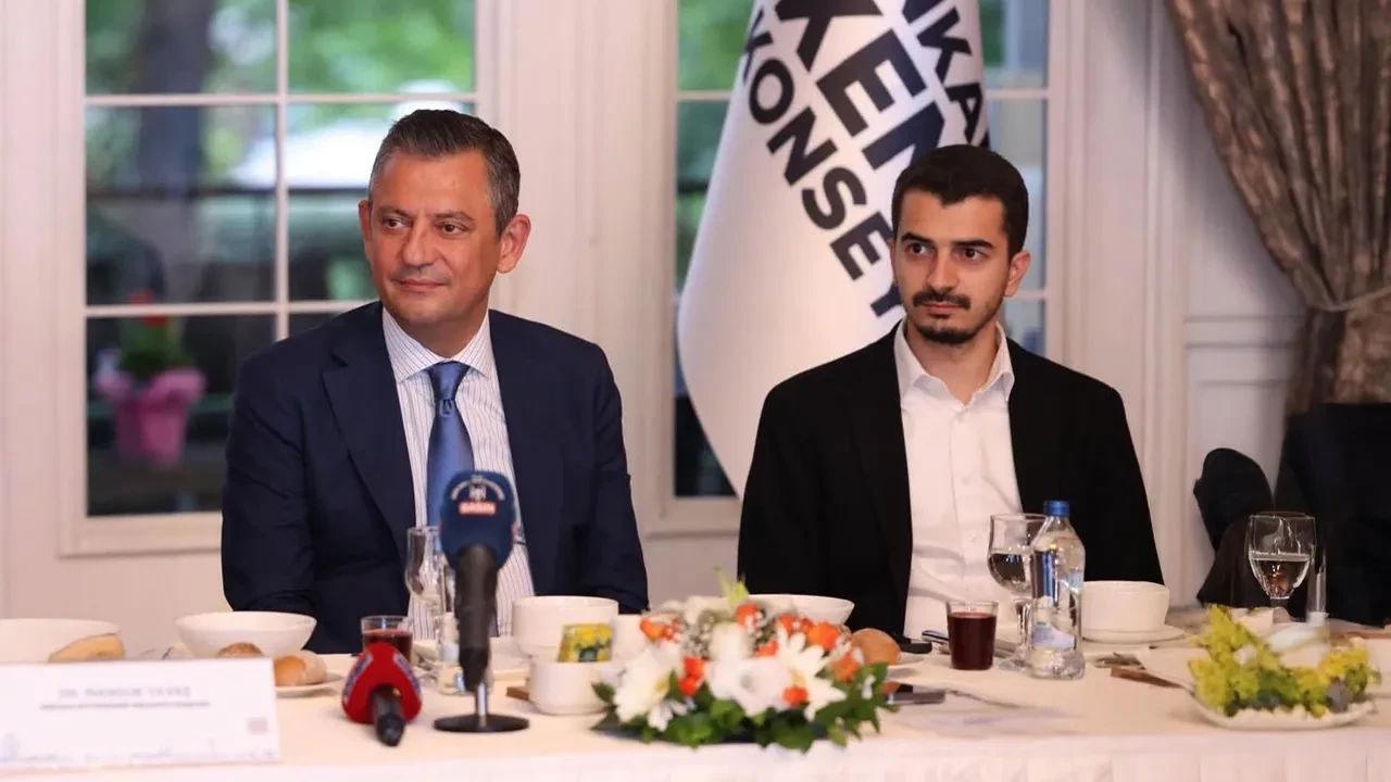 Eski Çankaya Belediye Başkanı Hüseyin Can Güner CHP'den istifa edip Yeni Partiye geçti