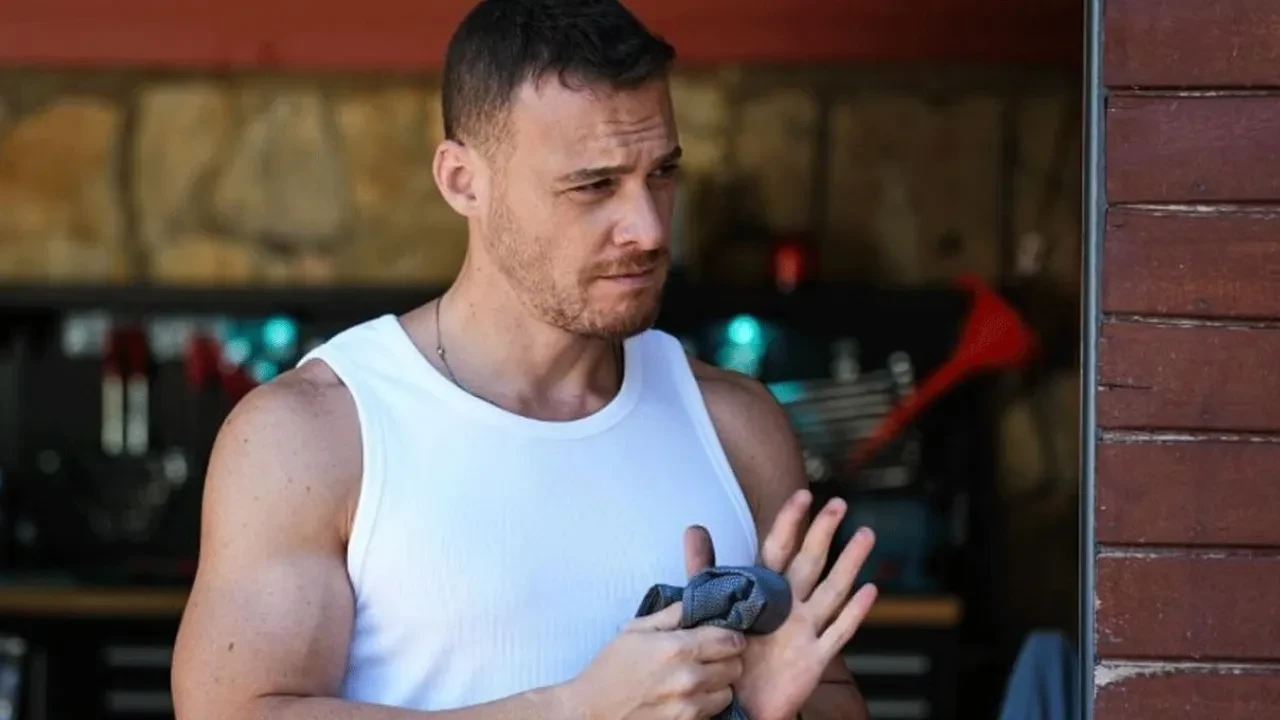 Kerem Bürsin'in yeni hali şaşkına çevirdi! Yorgun Güneş filmi için imaj değiştirmişti