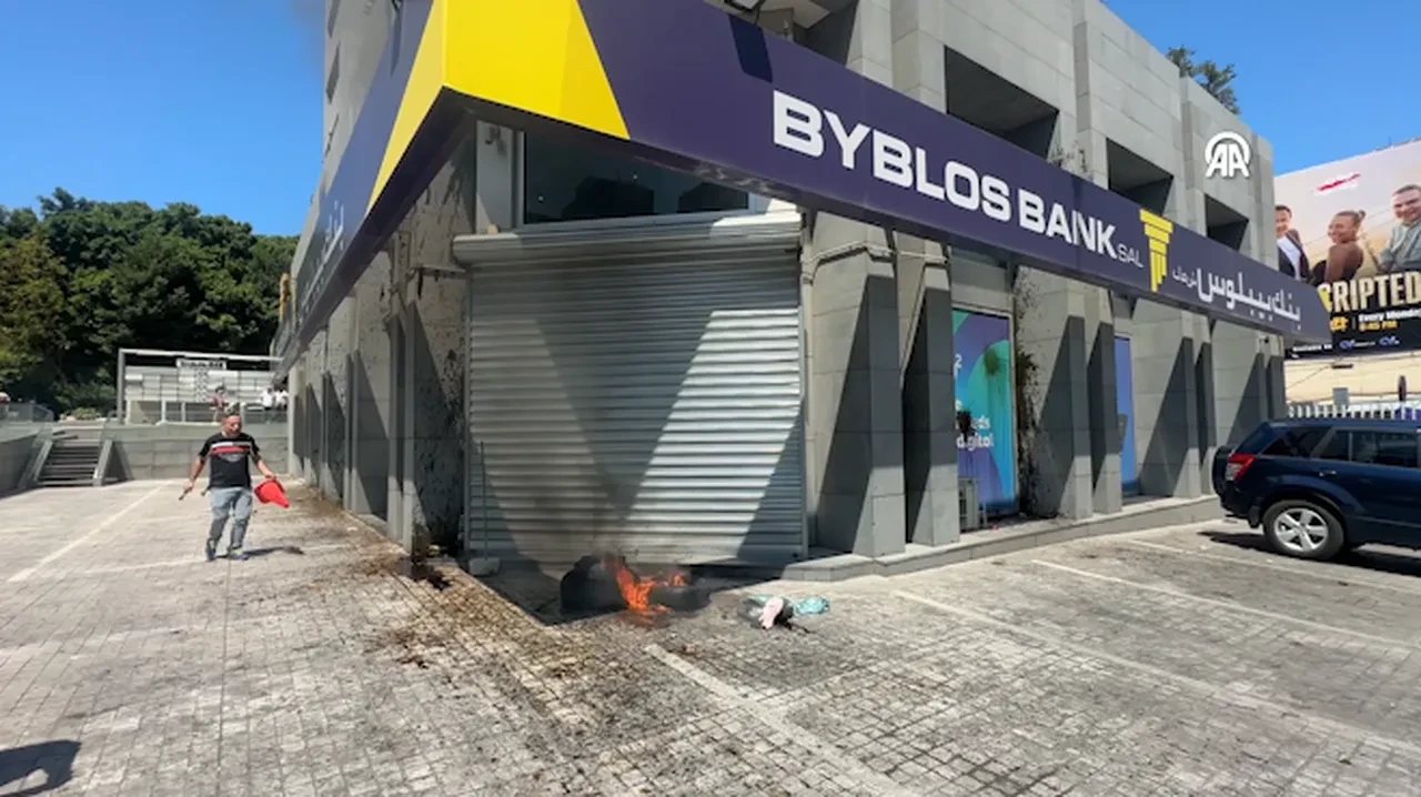 Lübnan’da 7 yıllık mevduat isyanı! Halk isyanda: Çalınan paralarımızı istiyoruz!
