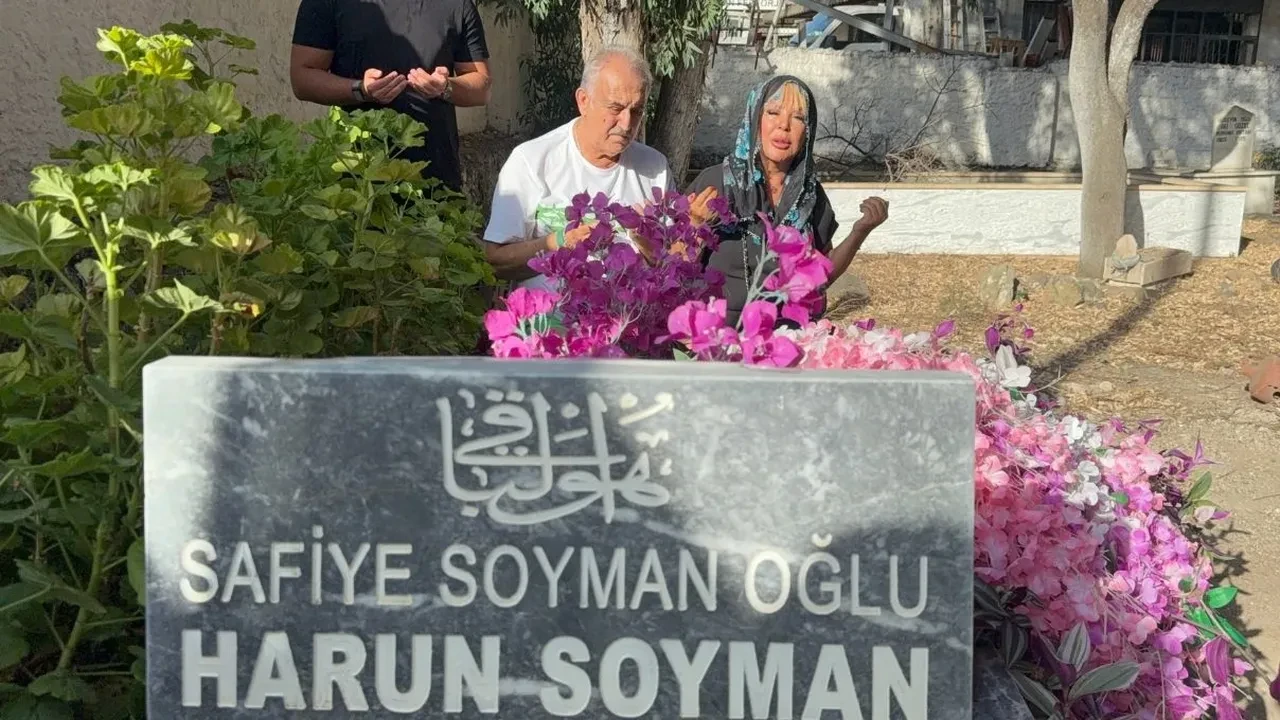 Safiye Soyman’dan yürek burkan ziyaret! Oğlunun mezarı başında gözyaşlarına boğuldu