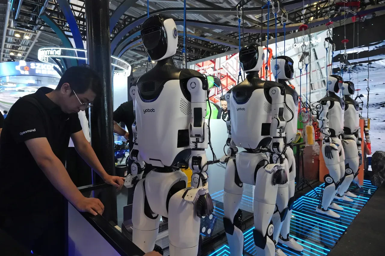 ABD'den Çin'e yeni darbe: Yabancı robotlara kapılar kapanıyor!