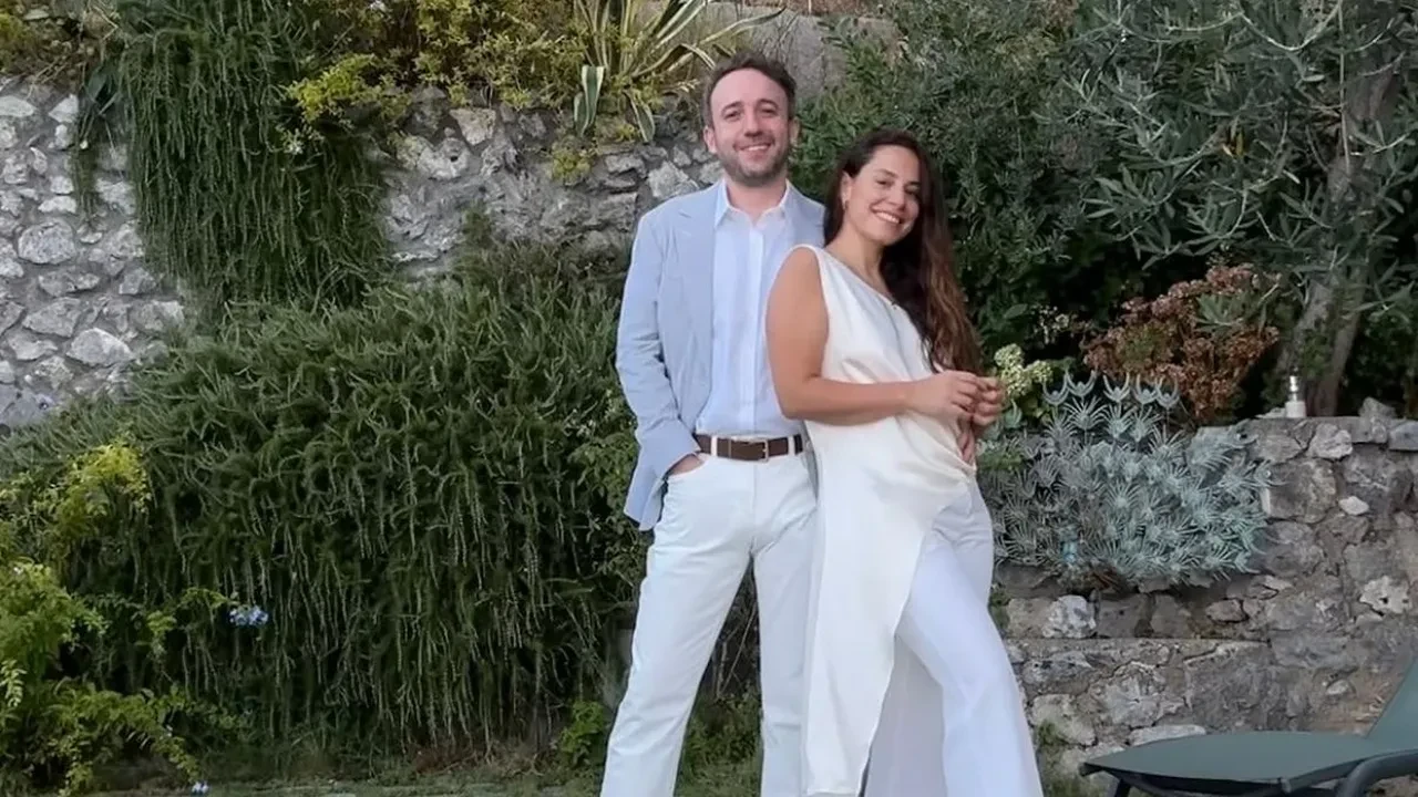 Aslı İnandık sevgilisi Cem Arıdağ'dan evlilik teklifi aldığını duyurdu! İkinci kez nikah masasına oturuyor