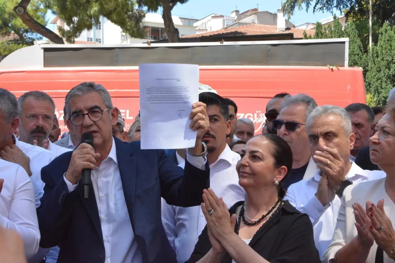CHP'de peş peşe istifalar! Yeni Parti'ye geçtiklerini açıkladılar
