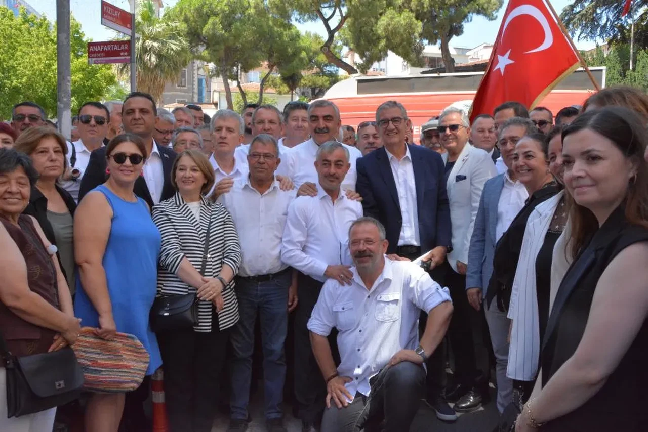 CHP'de peş peşe istifalar! Yeni Parti'ye geçtiklerini açıkladılar