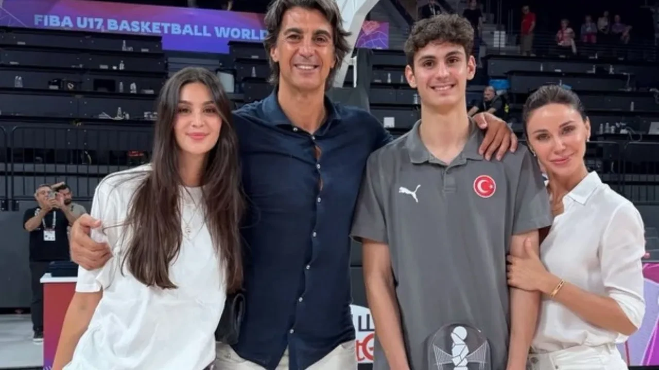 Eski eşler Demet Şener ve İbrahim Kutluay’dan 8 yıl sonra aile buluşması! Yunanistan tatilinde dikkat çeken kareler