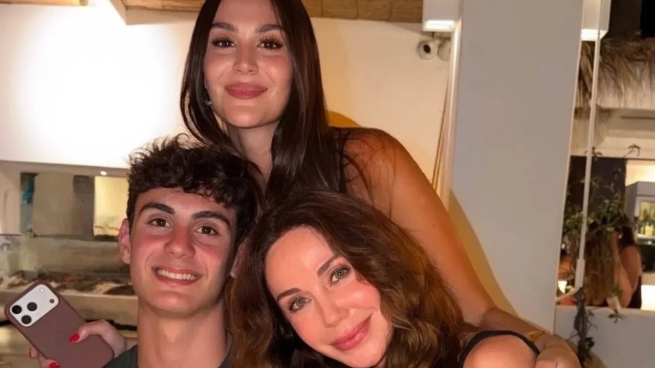Eski eşler Demet Şener ve İbrahim Kutluay’dan 8 yıl sonra aile buluşması! Yunanistan tatilinde dikkat çeken kareler