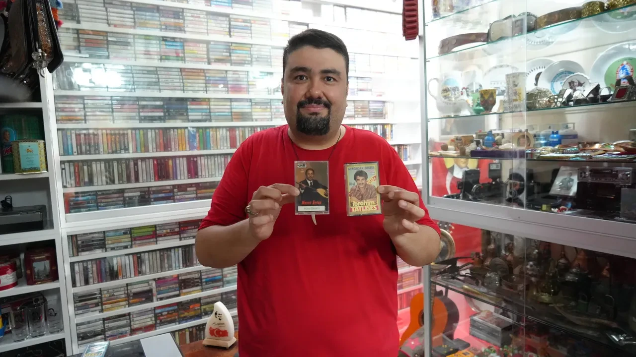 Evinin bir odasını müzeye çevirdi! Koleksiyonunun değeri dudak uçuklattı