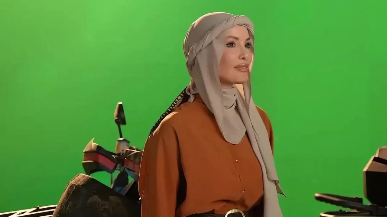 Gamze Özçelik tarzıyla çok beğenildi! Operasyon Alesta dizisiyle ekranlara geri dönüyor
