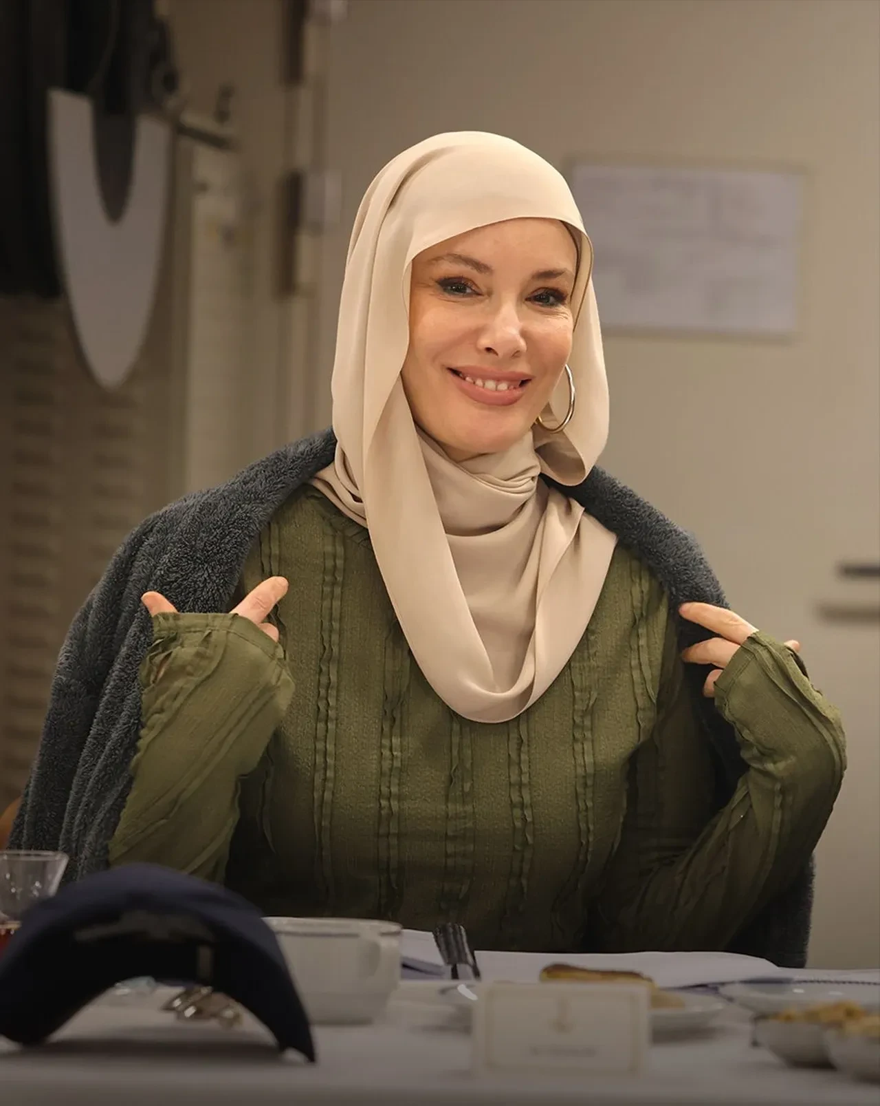 Gamze Özçelik tarzıyla çok beğenildi! Operasyon Alesta dizisiyle ekranlara geri dönüyor