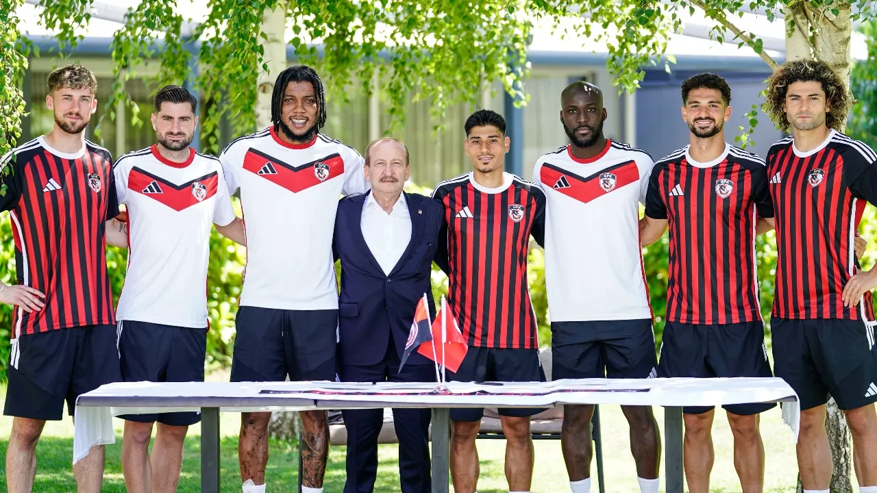Gaziantep FK'de imza şov! 7 transfer peş peşe açıklandı: Transfer yasağı kalktı, imzalar atıldı
