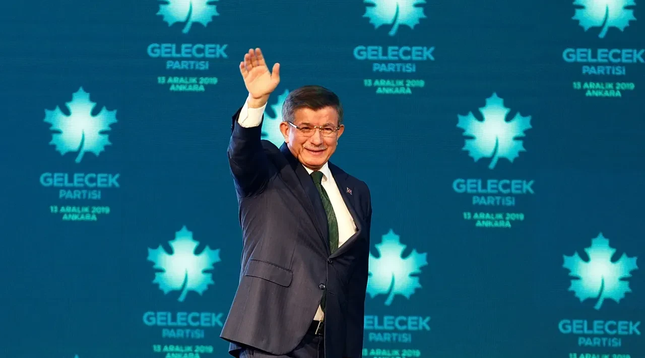 Gelecek Partisi feshedildi! Ahmet Davutoğlu siyaseti bırakıyor