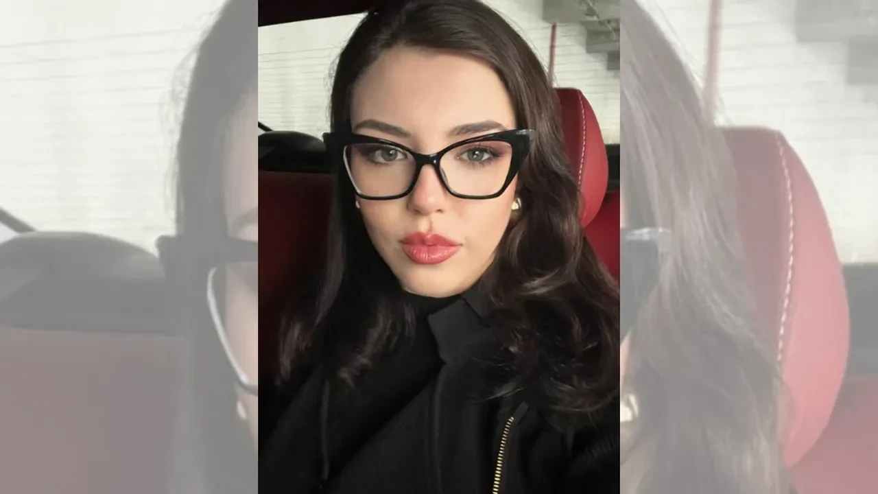 Hakan Sabancı’nın eski sevgilisi Aygün Aydın'dan Nazlı Sabancı'ya mezuniyet yorumu! Pes dedirtti