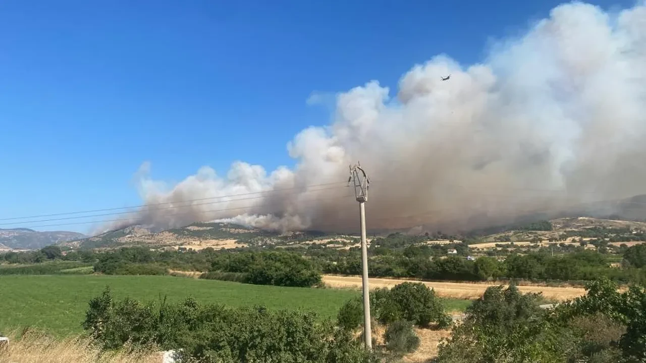 Muğla, Antalya, Balıkesir ve Çanakkale'de orman yangını! Kara yolu ulaşıma kapatıldı, hastane ve evler tahliye edildi 