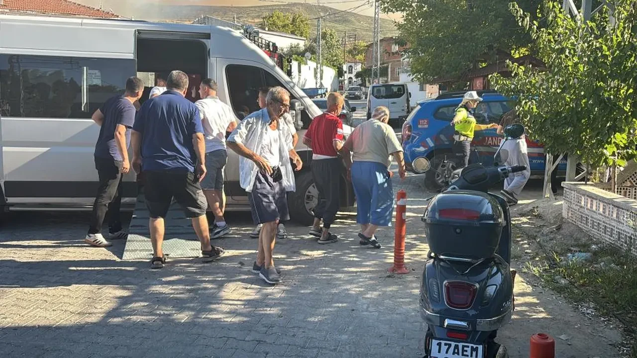 Muğla, Antalya, Balıkesir ve Çanakkale'de orman yangını! Kara yolu ulaşıma kapatıldı, hastane ve evler tahliye edildi 