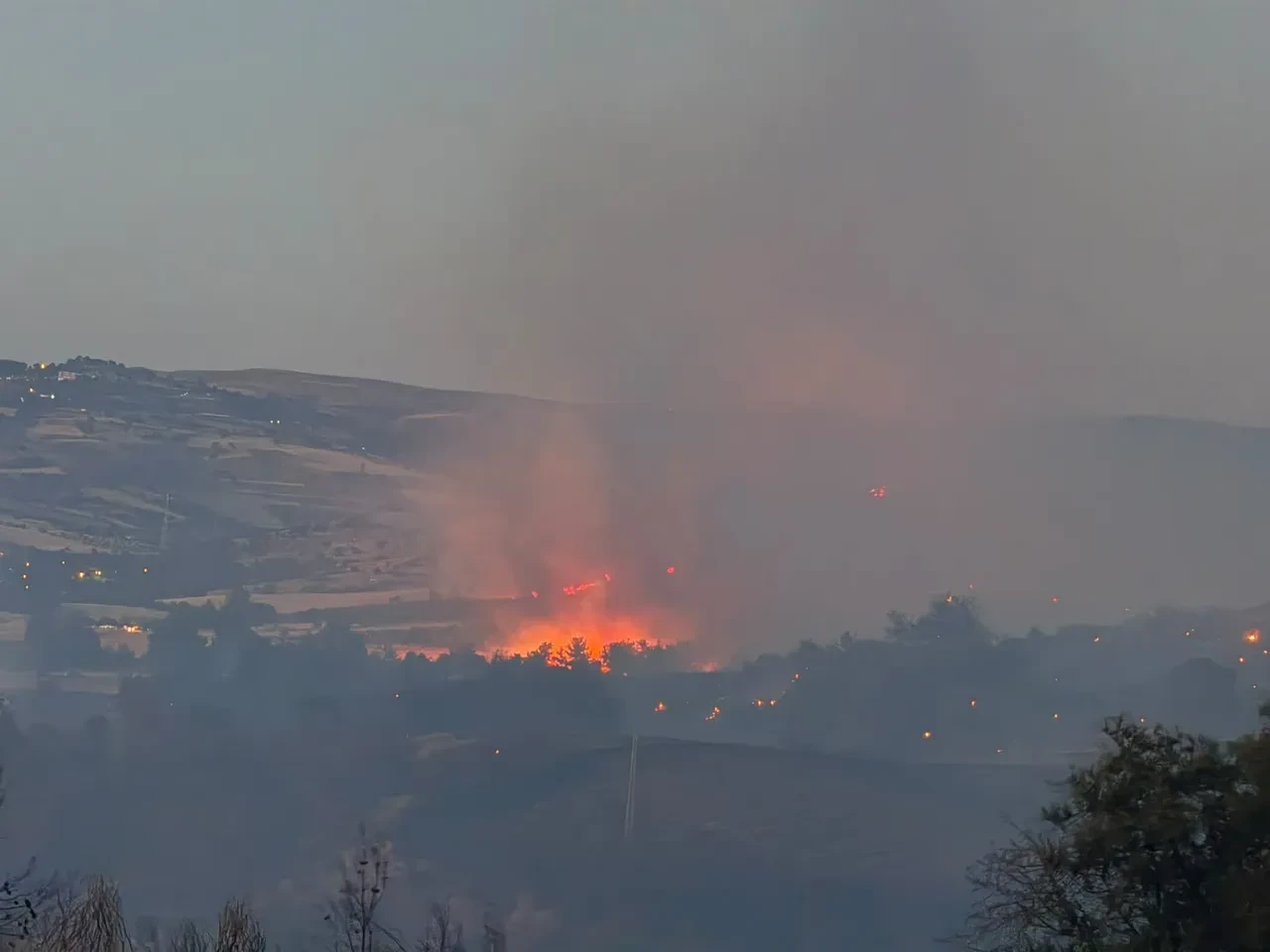 Muğla, Antalya, Balıkesir ve Çanakkale'de orman yangını! Kara yolu ulaşıma kapatıldı, hastane ve evler tahliye edildi 