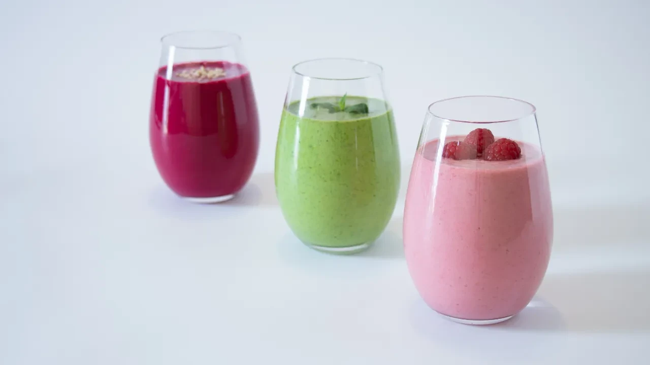 Saatlerce acıktırmayan kahvaltı smoothie: Güne tok başlamanın pratik yolu