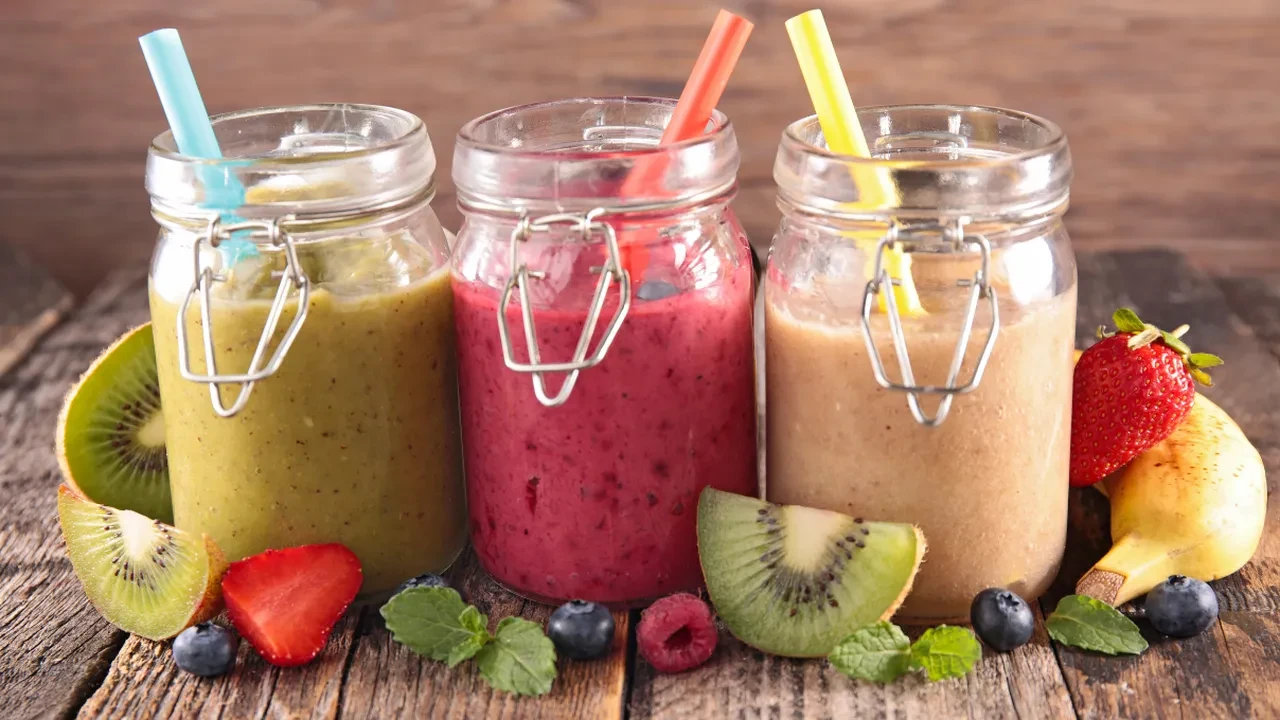Saatlerce acıktırmayan kahvaltı smoothie: Güne tok başlamanın pratik yolu