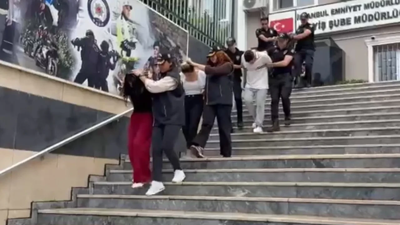 Suikastçıları yakalanan Blok3 soluğu tatilde aldı! Ünlü şarkıcı sonunda rahat bir nefes aldı