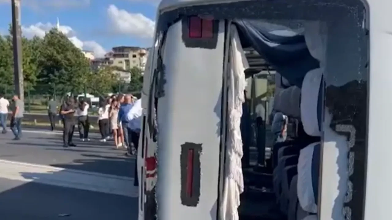 TEM Otoyolu'nda işçi servisi devrildi
