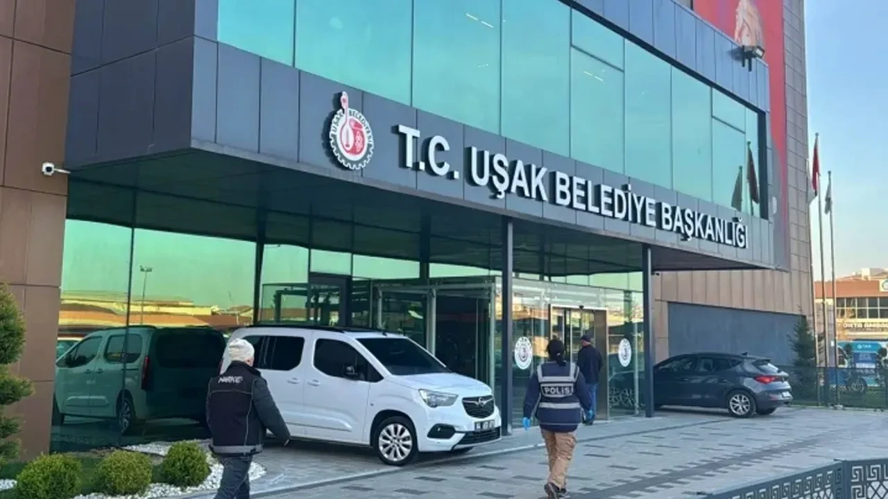 Uşak Belediyesi'ne operasyon: Kamu zararı 16 milyon lira! Özkan Yalım detayı dikkat çekti