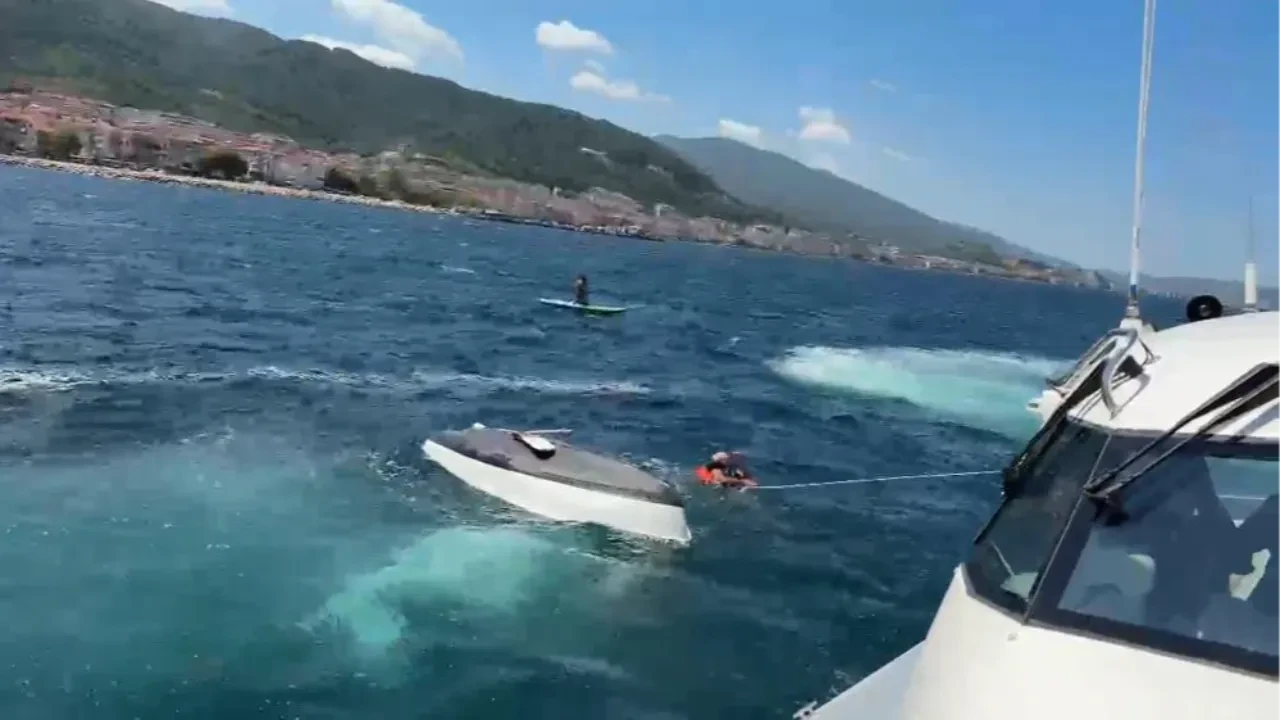 Yalova açıklarında zamana karşı yarış: 70 yaşındaki denizcinin teknesi battı