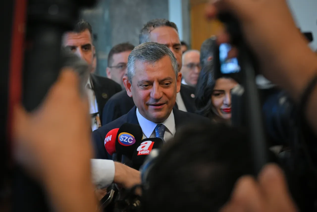 Özgür Özel'den 'CHP' talimatı! Yeni Parti milletvekillerini uyardı
