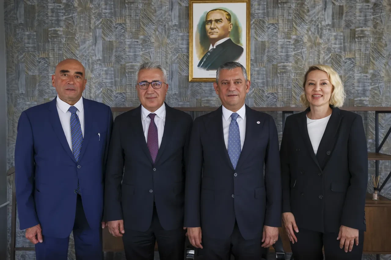 Özgür Özel'den 'CHP' talimatı! Yeni Parti milletvekillerini uyardı