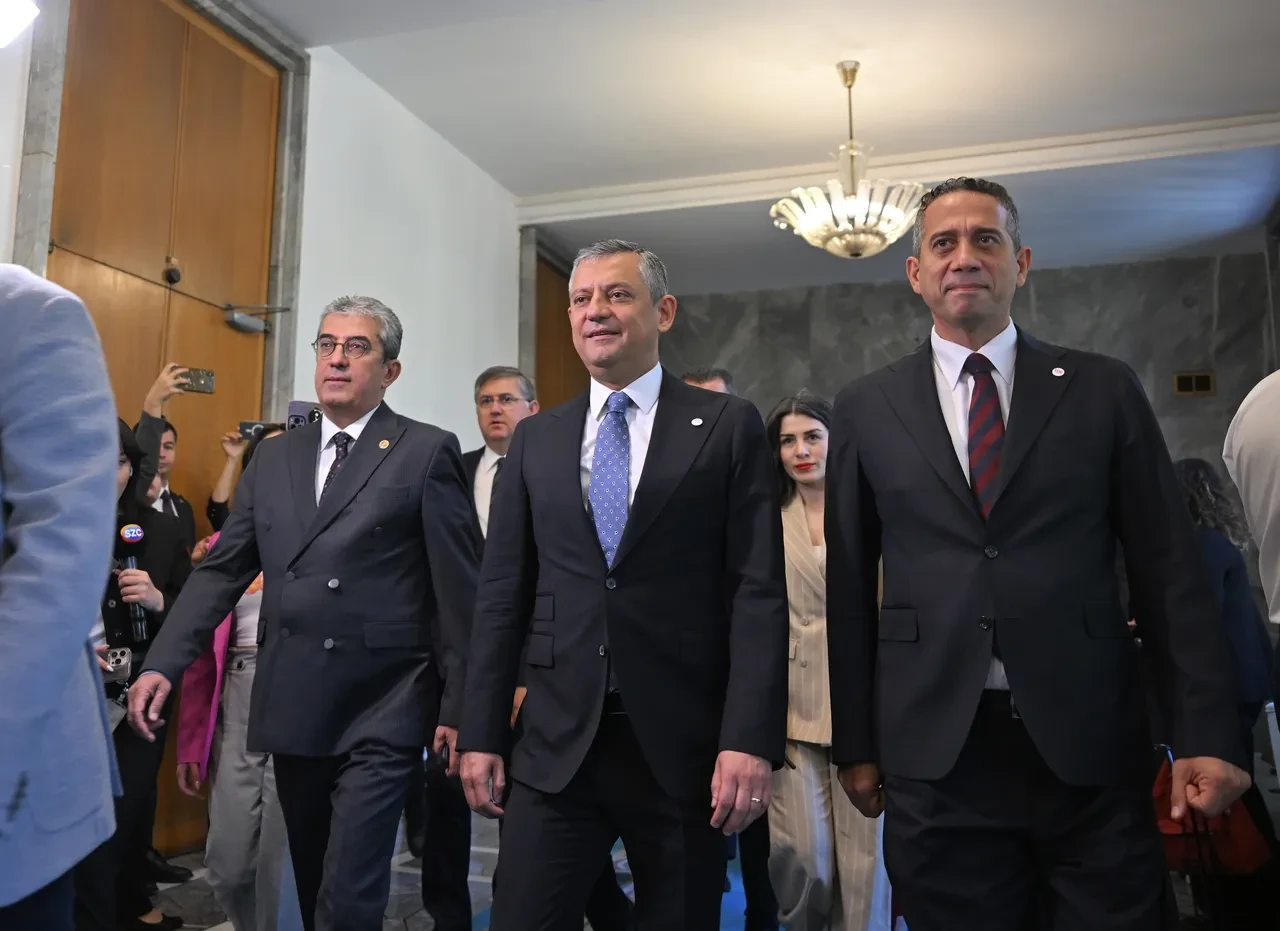 Özgür Özel'den 'CHP' talimatı! Yeni Parti milletvekillerini uyardı