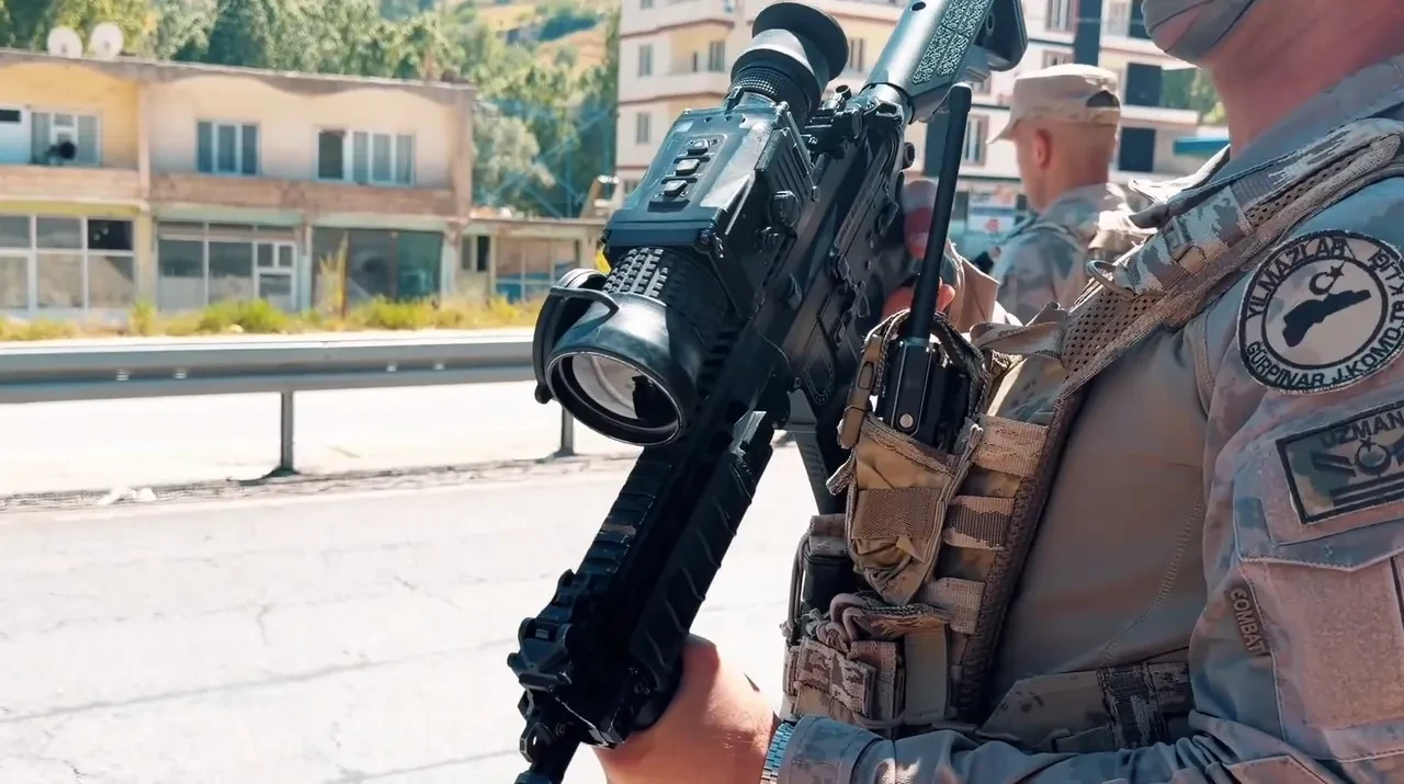 Zehir tacirlerine 24 ilde dev operasyon! Yüzlerce kilo uyuşturucu madde ele geçirildi