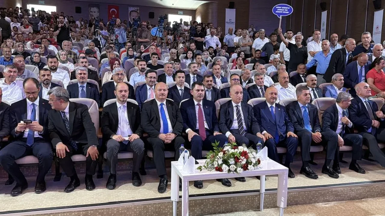 Bakan Kurum: Adıyaman yıkıldığı yerden doğruldu