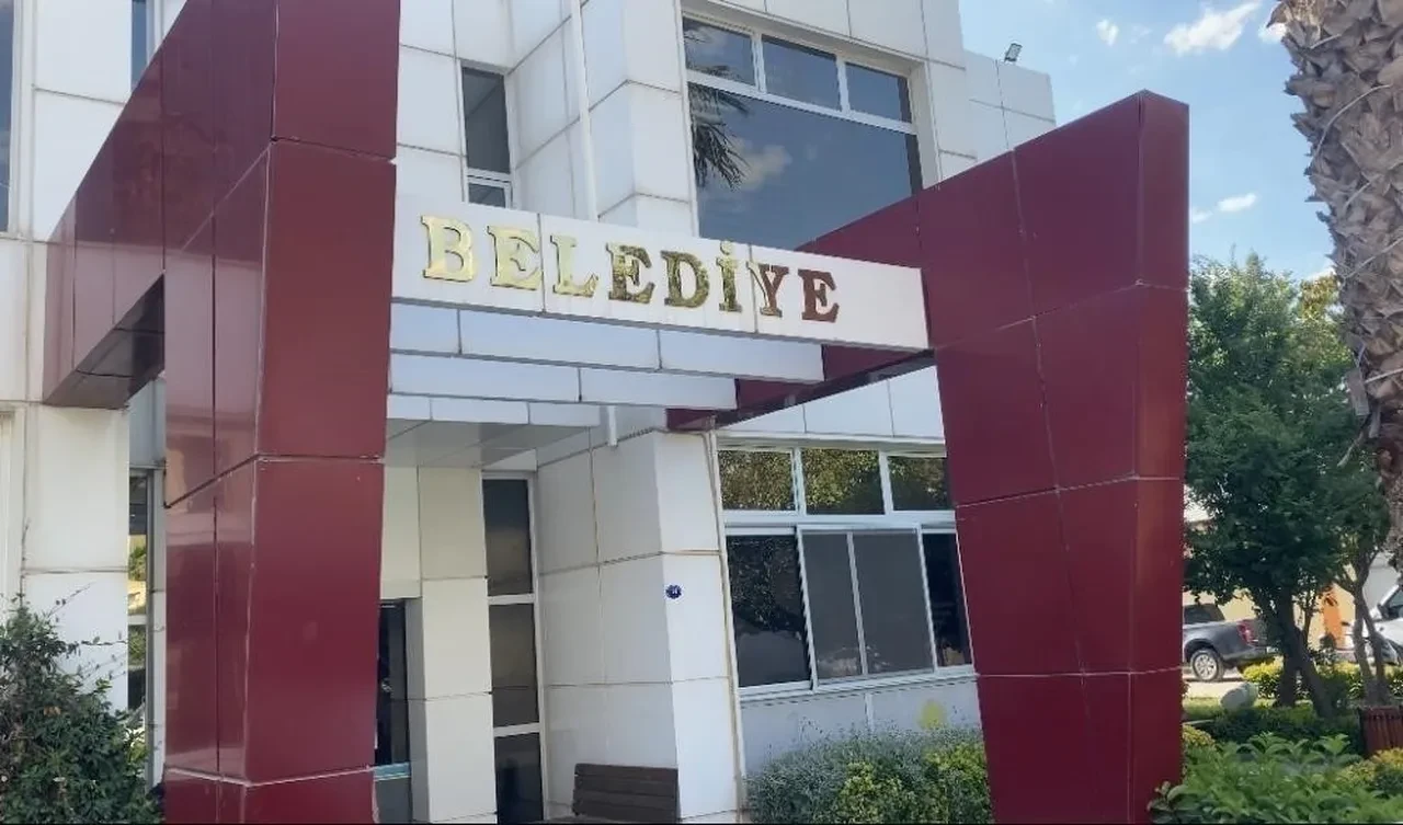CHP'li Balçova Belediye Başkanı Onur Yiğit görevden uzaklaştırıldı