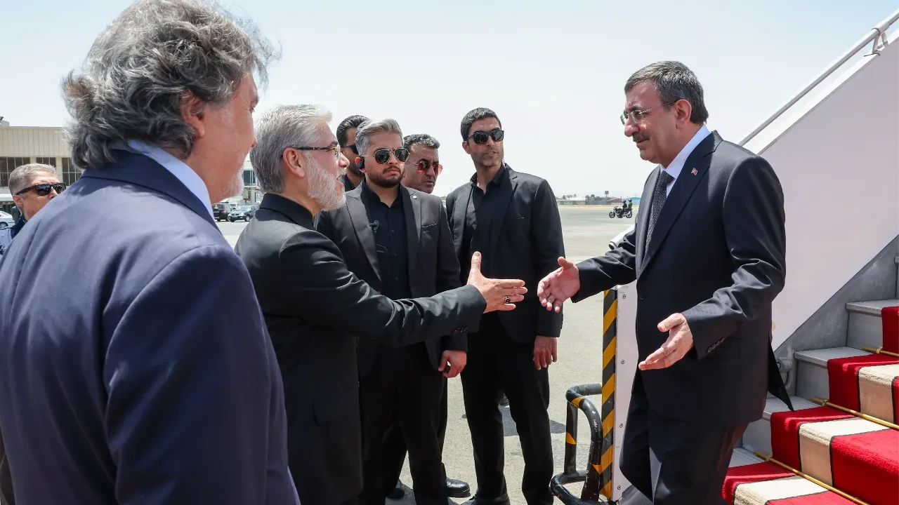 Cumhurbaşkanı Yardımcısı Yılmaz, Pezeşkiyan ile görüştü: Türkiye'den İran'a destek mesajı