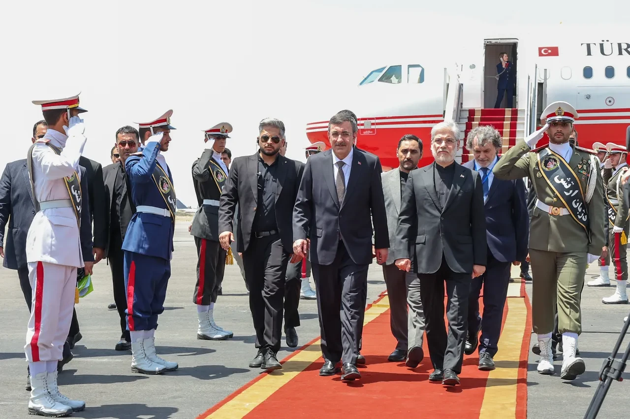 Cumhurbaşkanı Yardımcısı Yılmaz, Pezeşkiyan ile görüştü: Türkiye'den İran'a destek mesajı