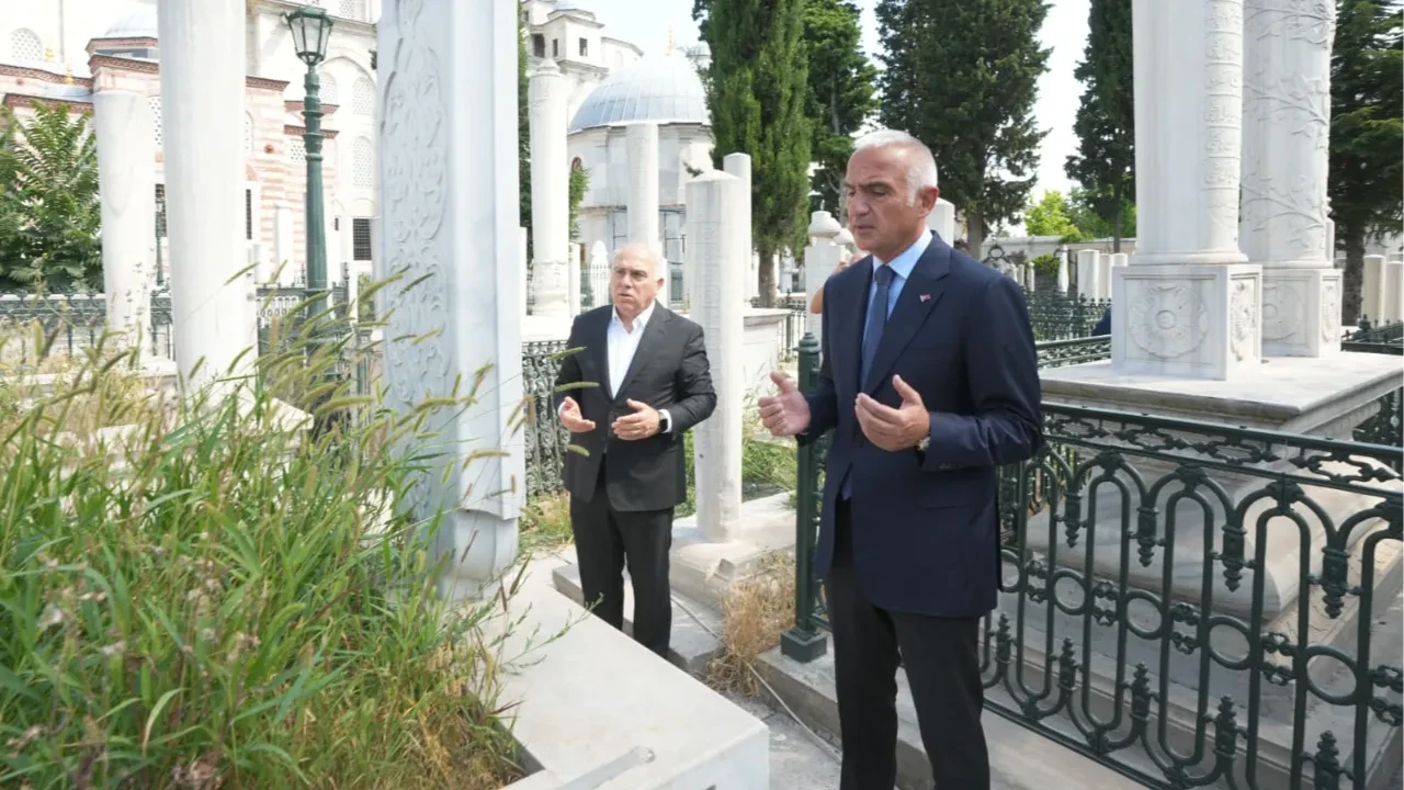 Fatih Külliyesi'nde medeniyet mirasına vefa: Bakan Ersoy'dan anlamlı ziyaret!