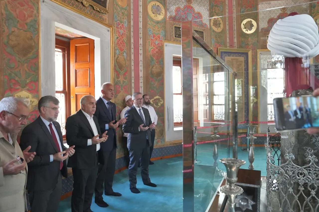 Fatih Külliyesi'nde medeniyet mirasına vefa: Bakan Ersoy'dan anlamlı ziyaret!