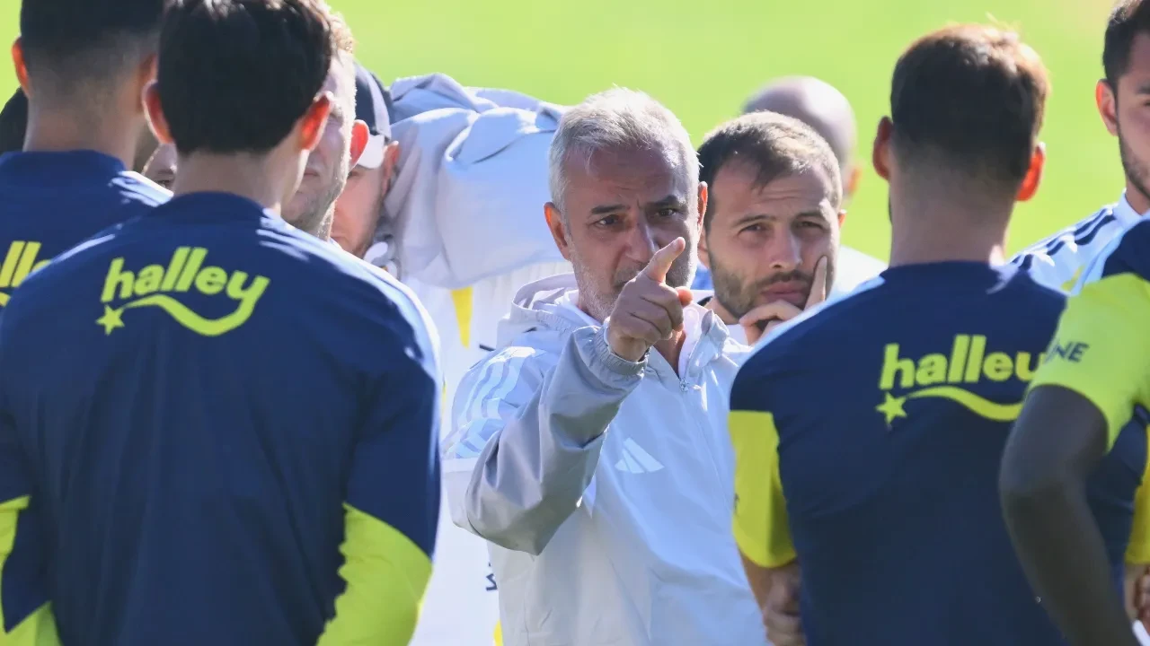 Fenerbahçe'de ayrılık vakti: İsmail Kartal 8 oyuncunun biletini kesti