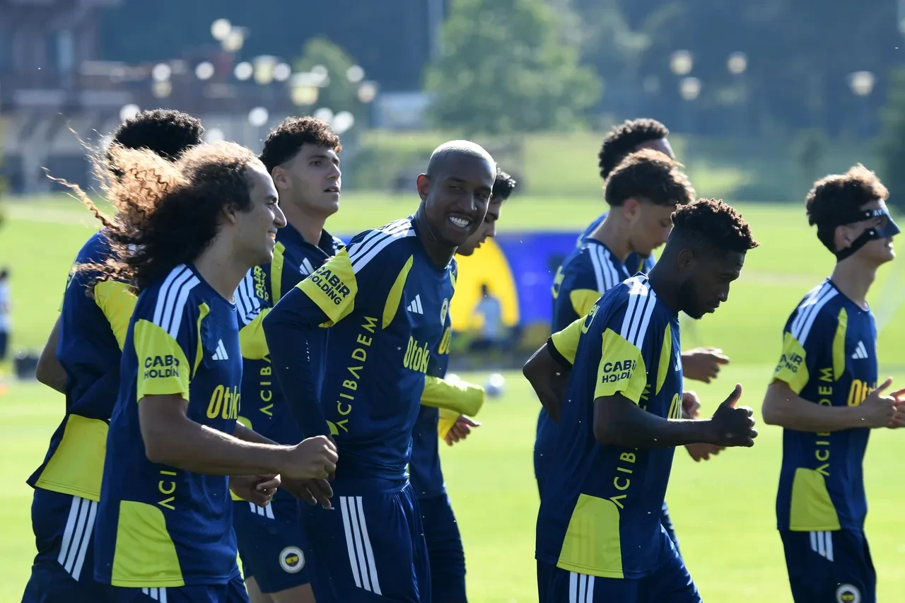 Fenerbahçe'de ayrılık vakti: İsmail Kartal 8 oyuncunun biletini kesti