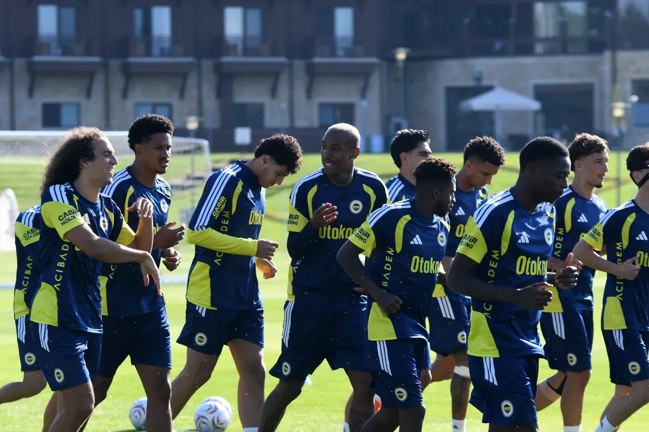 Fenerbahçe'de ayrılık vakti: İsmail Kartal 8 oyuncunun biletini kesti