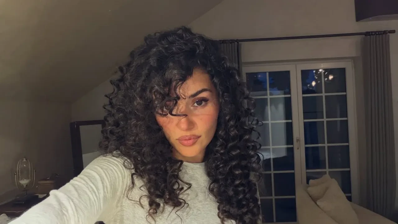 Hande Erçel'in gizemli mesajı sosyal medyayı karıştırdı! "Üzmek tehlikeli ve yasaktır"