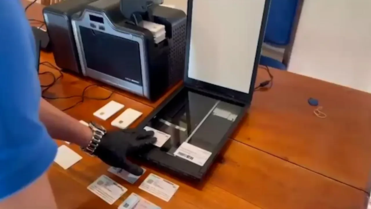 Sahte belge çetesine memurlar da karışmış! 8 ilde büyük operasyon: Çok sayıda gözaltı var