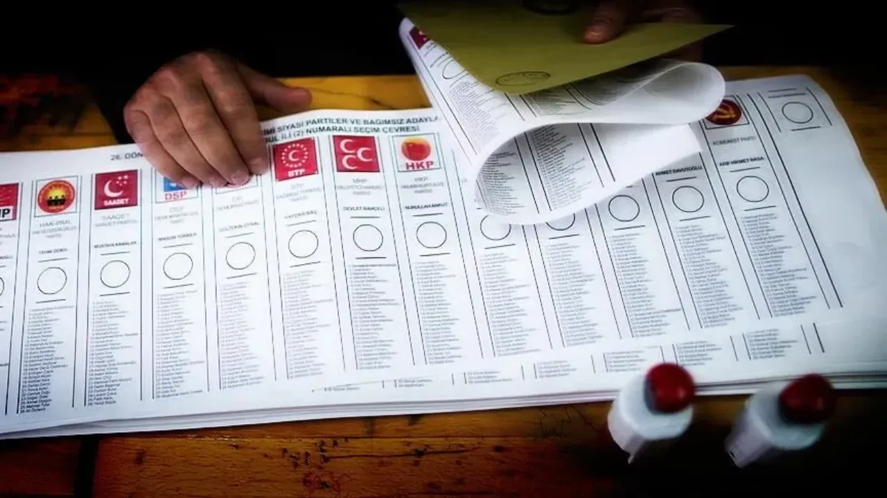 Siyasette dikkat çeken hamle! Yeni parti resmen kuruldu: İşte logosu