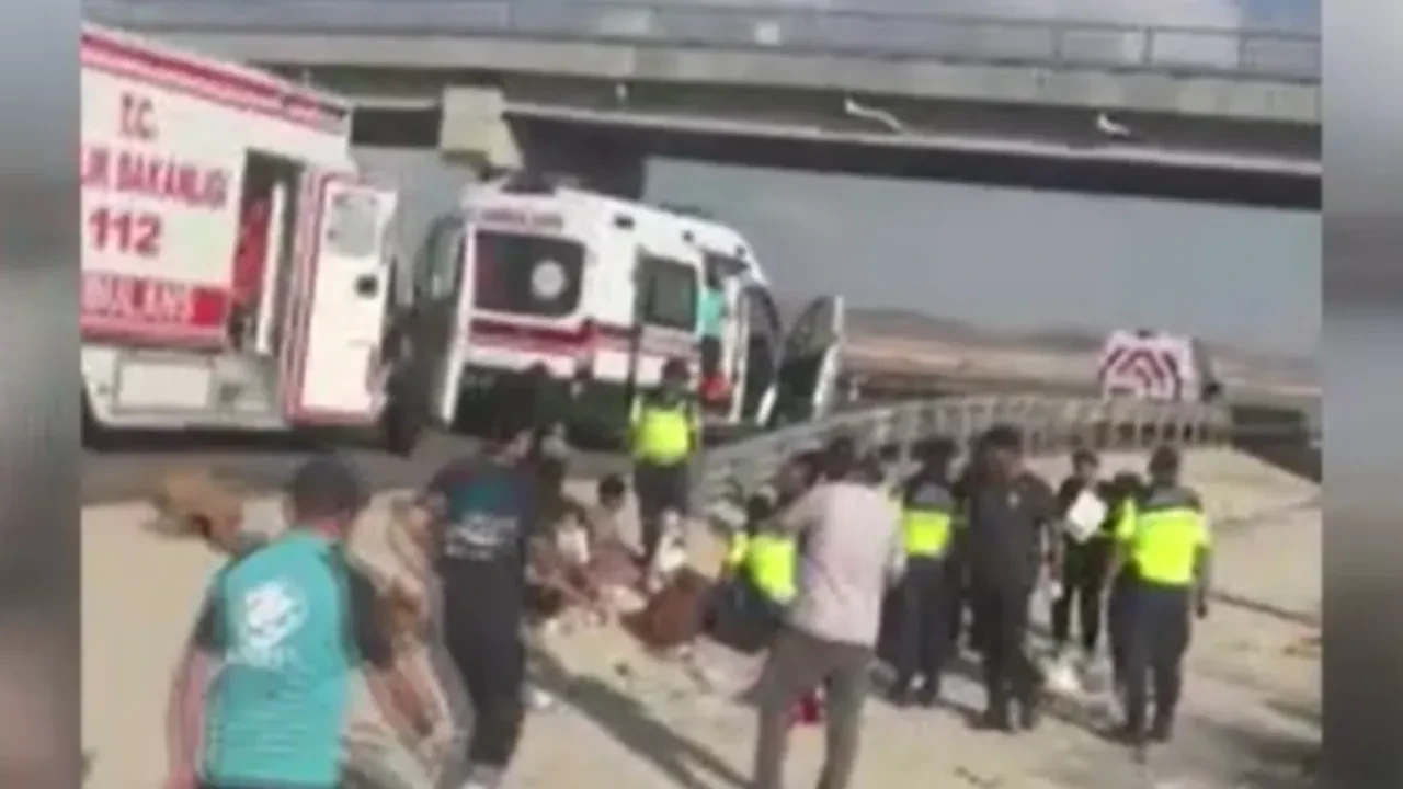 Van'dan Ankara'ya giden otobüs devrildi: Çok sayıda yaralı
