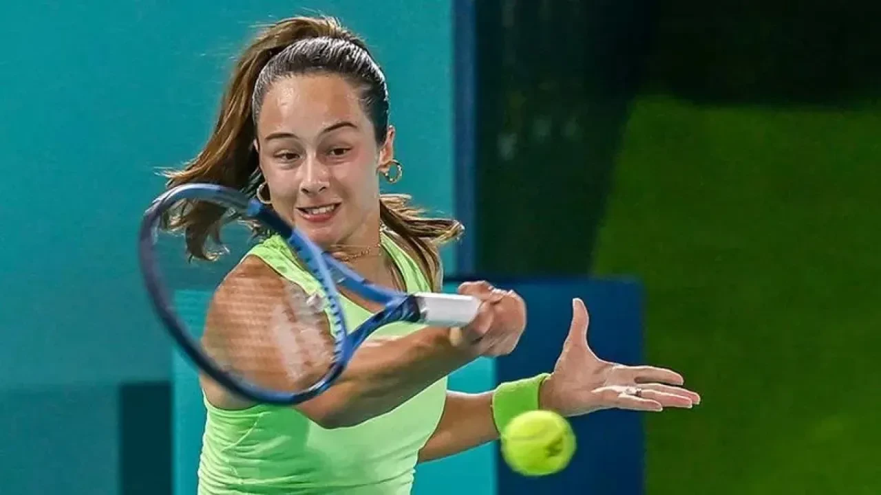 Zeynep Sönmez gururlandırdı! Raketindeki ince detay