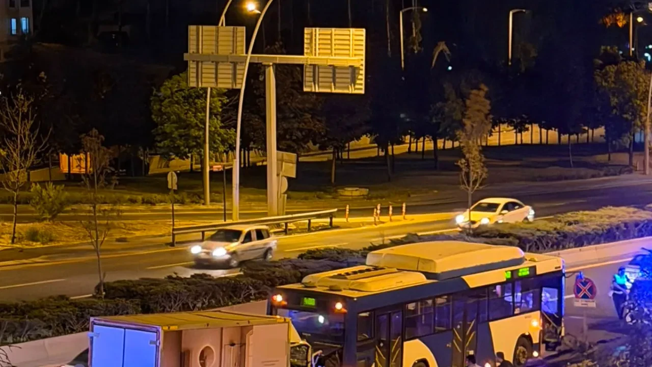 Ankara'da protokol yolunda kaza: EGO otobüsüne kamyonet çarptı