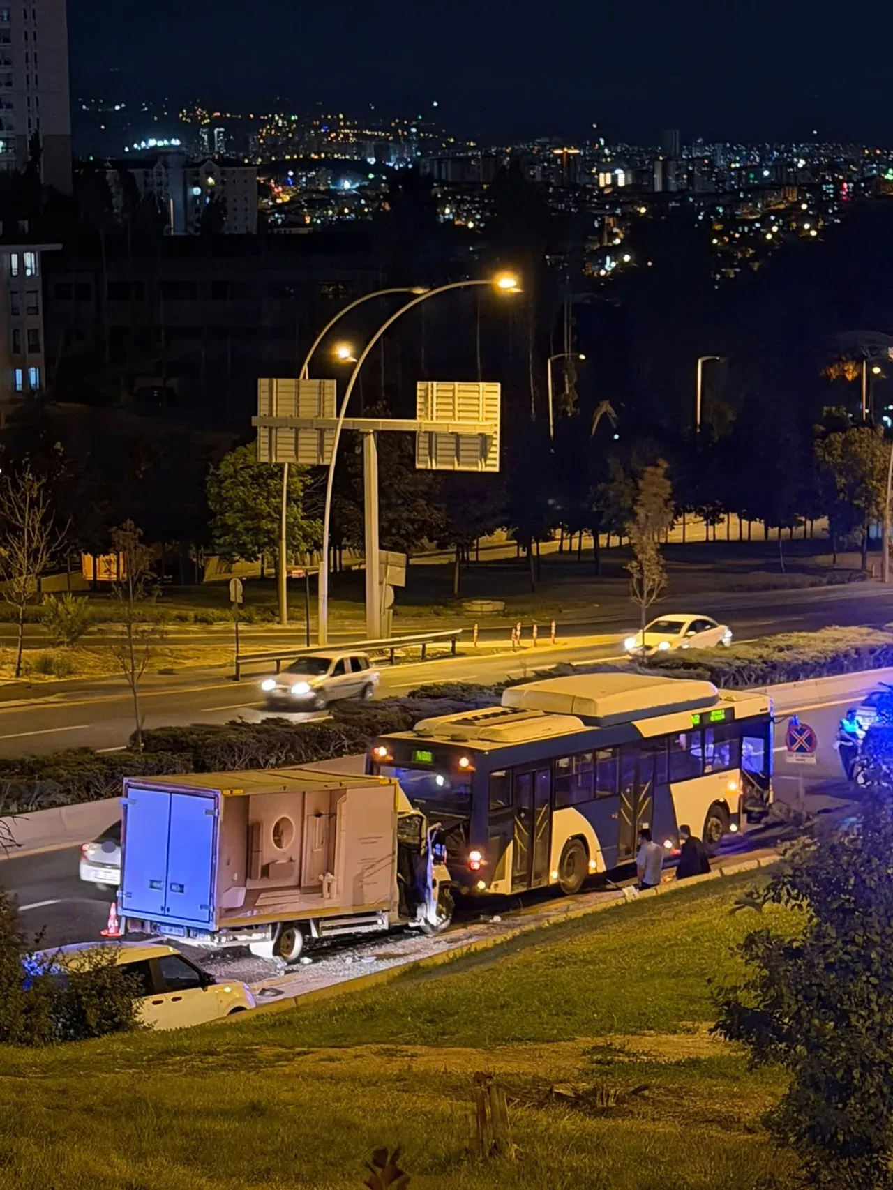 Ankara'da protokol yolunda kaza: EGO otobüsüne kamyonet çarptı
