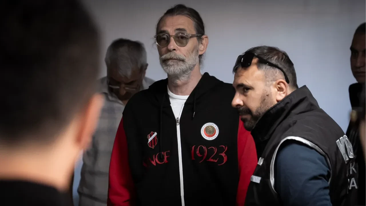 Etimesgut Belediyesi'ne operasyon: Erdal Beşikçioğlu gözaltına alındı