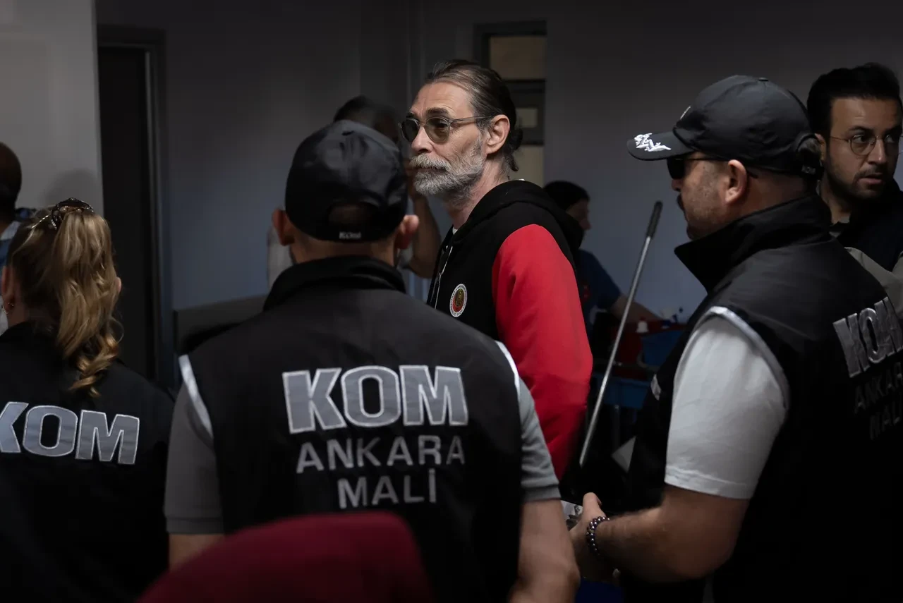 Etimesgut Belediyesi'ne operasyon: Erdal Beşikçioğlu gözaltına alındı