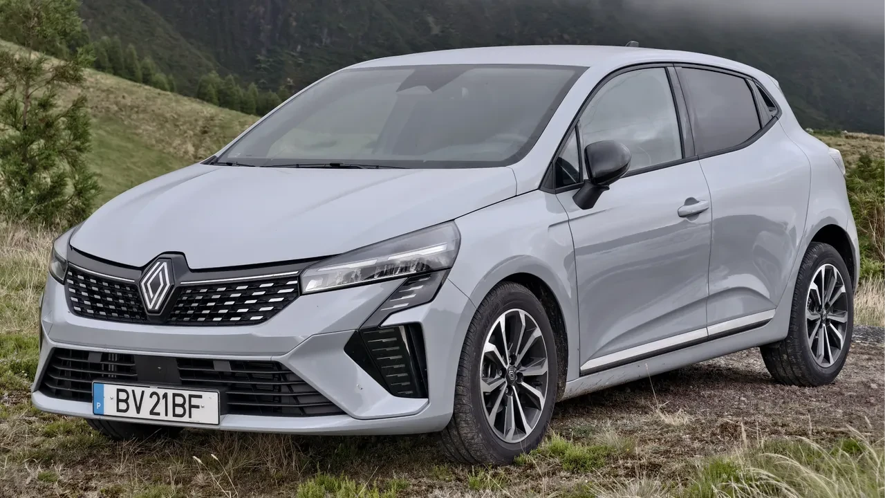 Hangisini tercih edersin? Renault Clio mu, Opel Corsa mı?
