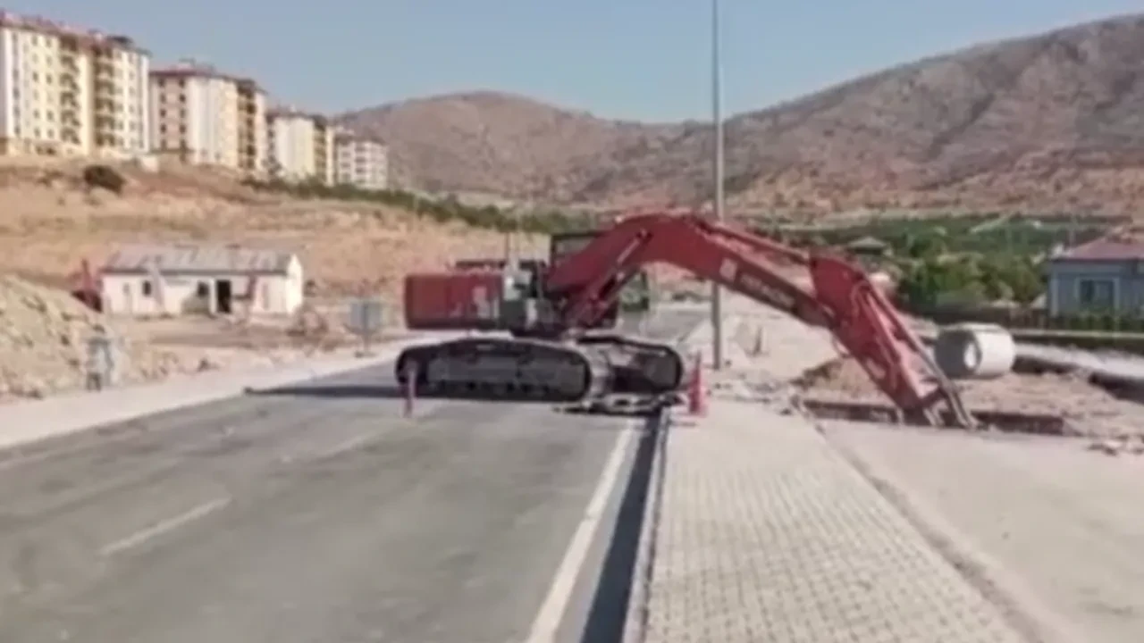 Malatya'da inşaat alanında göçük meydana geldi: İki işçi toprak altında kaldı